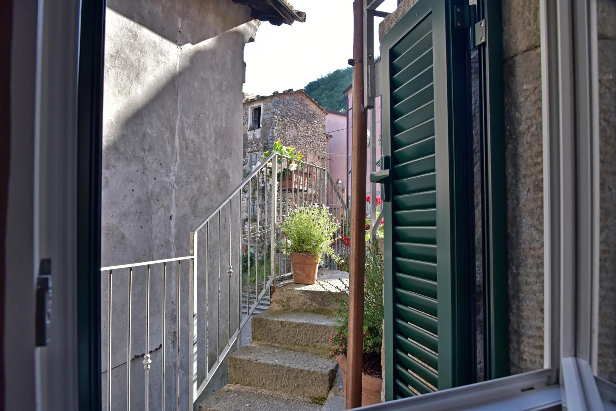 Casa Vacanze Tra I Monti E San Martino Biassa Eksteriør bilde